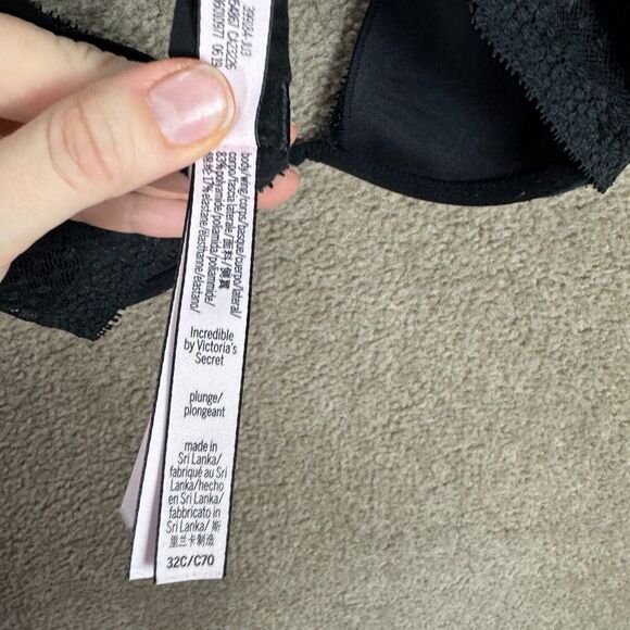 Victoria's Secret Plunge Bra Size 32C Black Lightly Lined‎ Lace Underwire - Picture 9 of 9